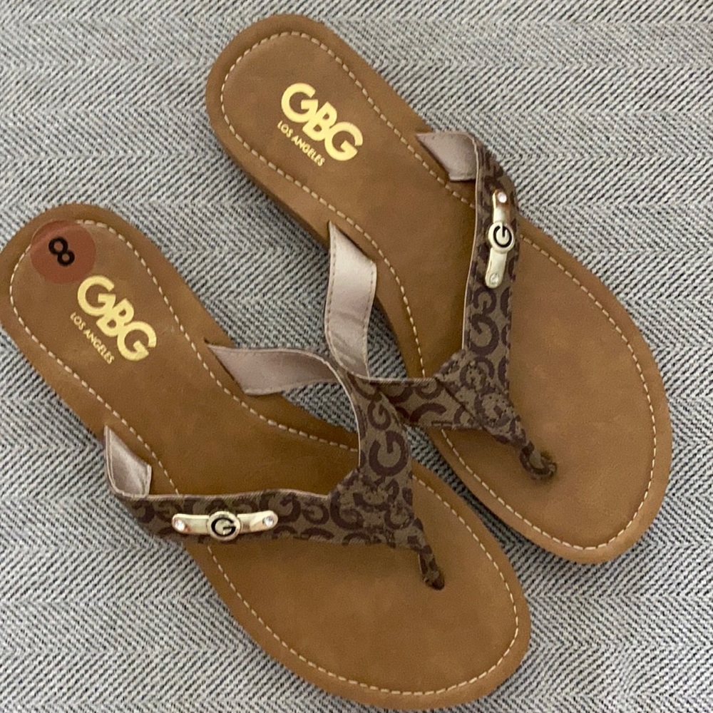 GBG Los Angeles Thong Sandals • Size 8